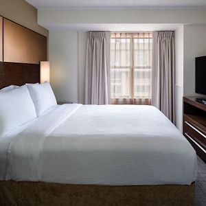 One-Bedroom Queen Suite